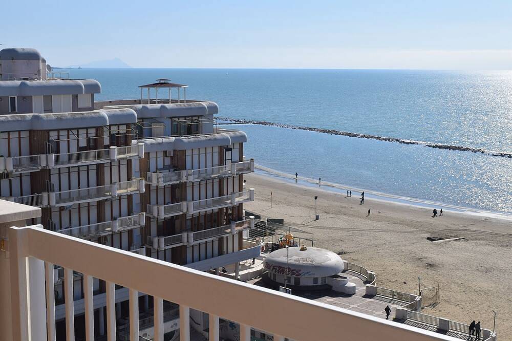 Entire apartment, Studio with sea view in Nettuno, Rome Province
