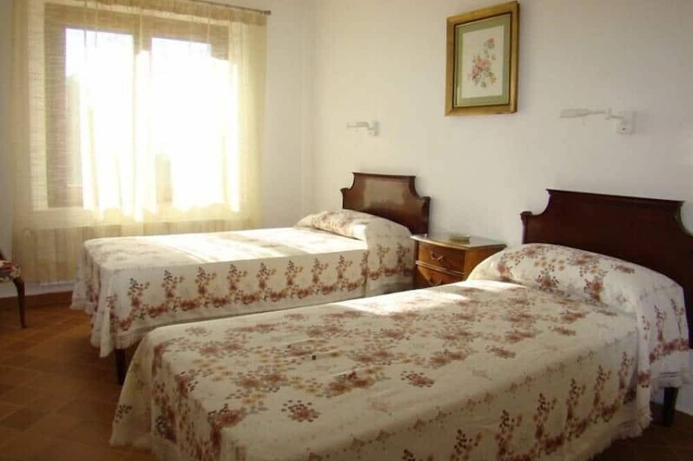 Villa a 6 km de la playa , gran jardin y barbacoa cerca de Begur in Regencós, Costa Brava