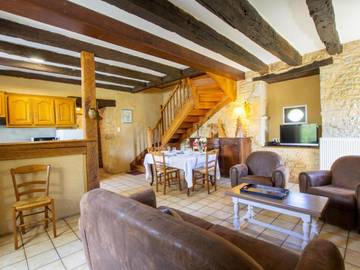 Gîte pour 6 personnes, avec terrasse et jardin, animaux acceptés à Saint-Aubin-de-Nabirat