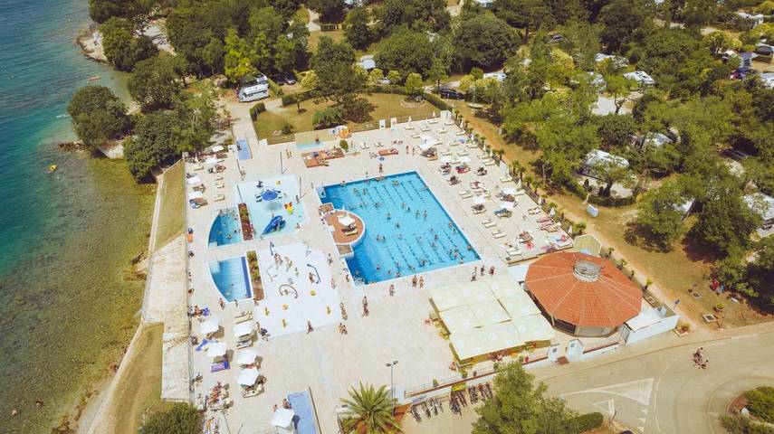 Camping für 6 Personen, mit Garten und Pool sowie Kinderpool in Lanterna - 2