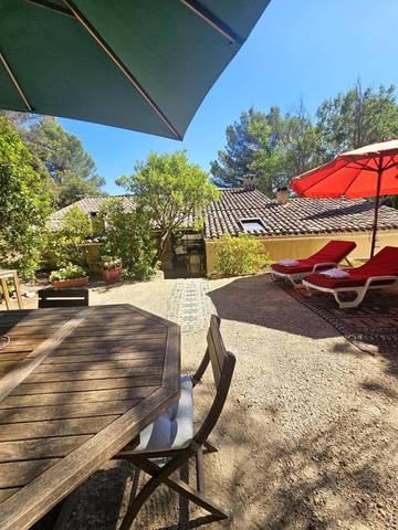 Gîte pour 2 personnes, avec vue et jardin, animaux acceptés à Vauvenargues