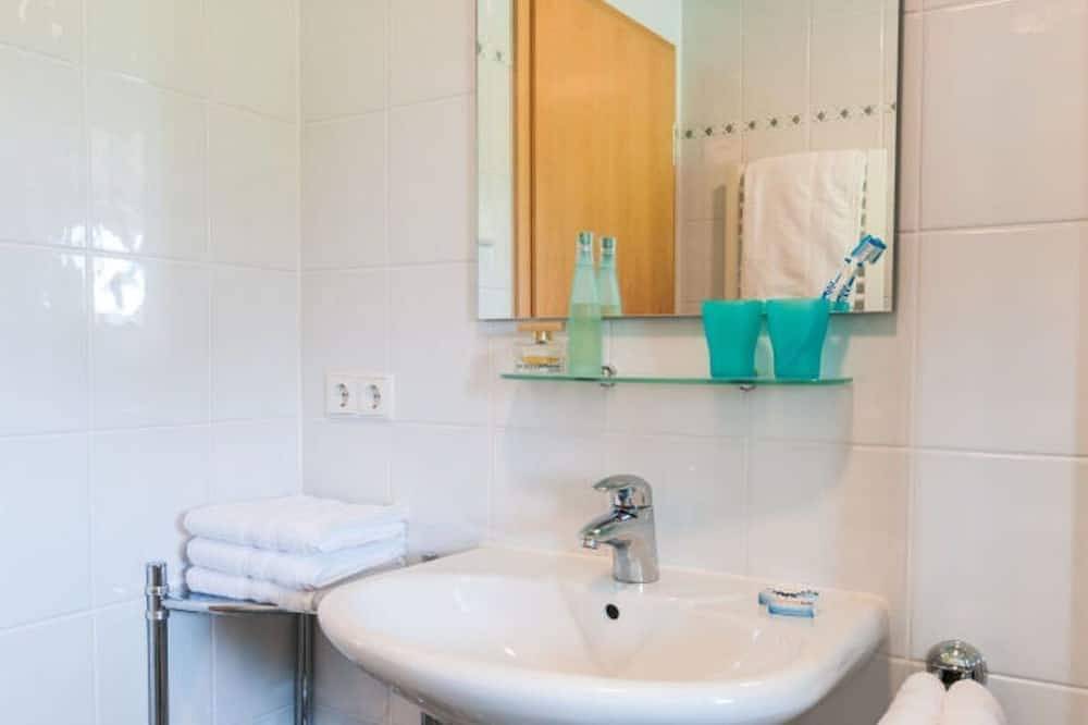 Entire apartment, Apartment Riederstein - Apartments Nutz in Bad Wiessee, Bavarian Alps