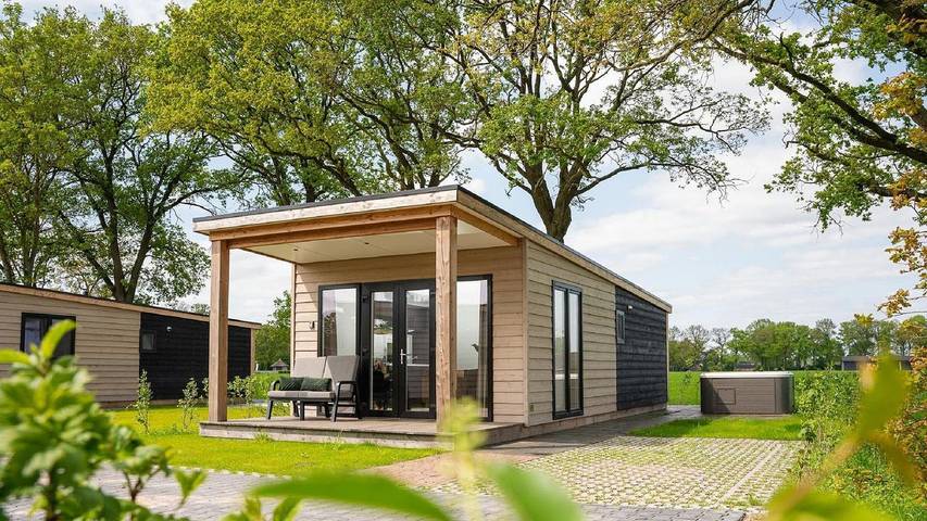 Vakantiehuis voor 3 personen, with zwembad and whirlpool as well as terras and sauna in Rijssen