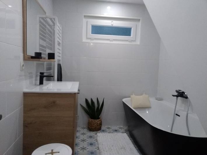 Gîte pour 6 personnes, avec terrasse et jacuzzi ainsi que jardin et sauna, animaux acceptés dans Saint-Vincent-la-Commanderie