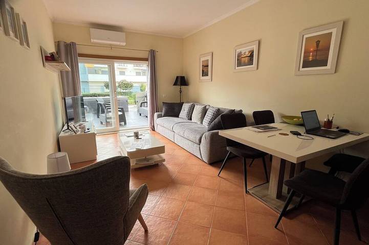 Apartamento inteiro, Luxury T2 Apartment, Lagos. (4-5 minute walk to Meia Praia Beach & Lagos Marina) in São Sebastião, São Gonçalo de Lagos