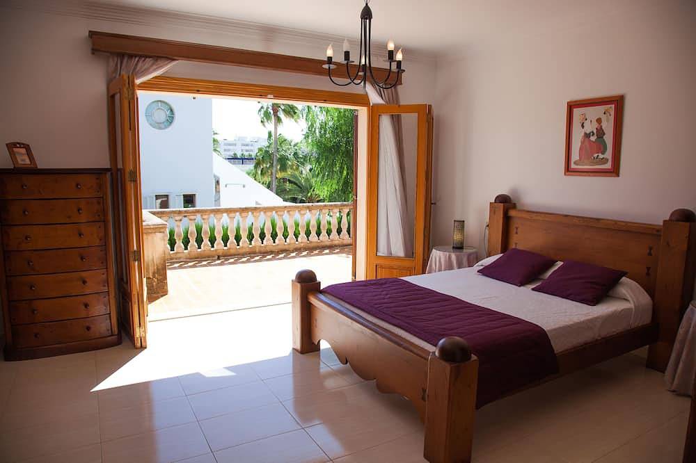 Angebot April-may Villa von 400 m² mit Privatem Pool und am Meer in S'Illot, Sant Llorenç des Cardassar