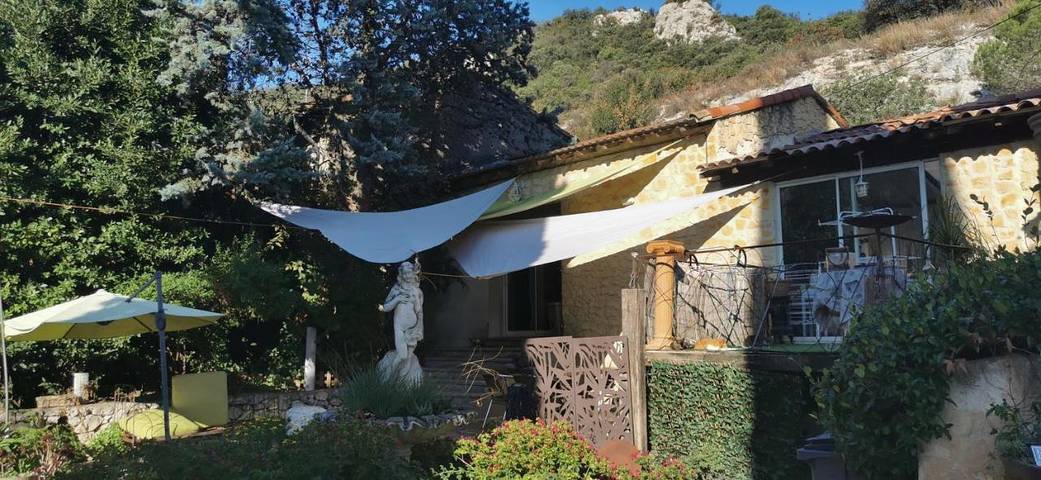 Appartement de vacances pour 4 personnes, avec Terrasse ainsi que Jardin et Piscine à Les Angles (Gard)