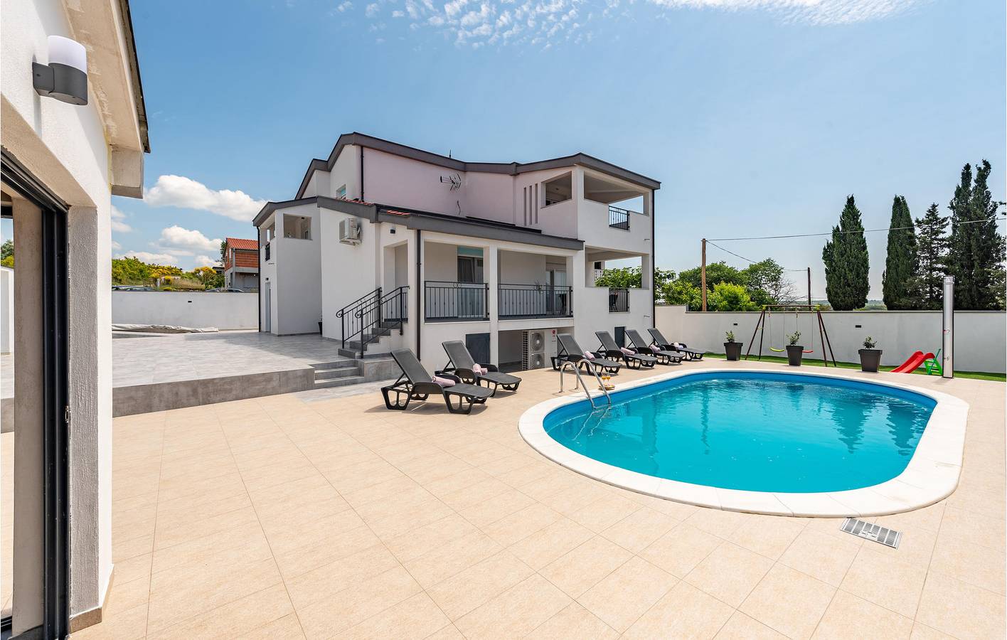 Reizende 2-Zimmer-Wohnung mit Pool, Terrasse und WLAN in Küstennähe in Zadar Stadt, Zadar (Kommun)