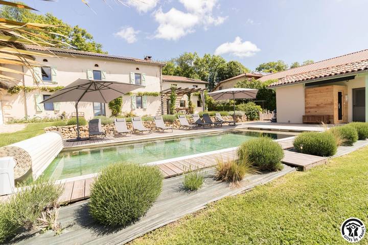Gîte pour 8 personnes, avec Terrasse ainsi que Jardin et Piscine dans Sepx