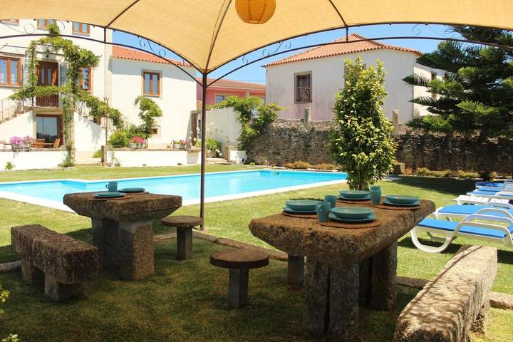 Location de vacances pour 10 personnes, avec jardin ainsi que vue et piscine à Barqueiros - 2