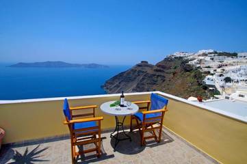 Maison d’hôte pour 2 personnes, avec terrasse et vue à Thera