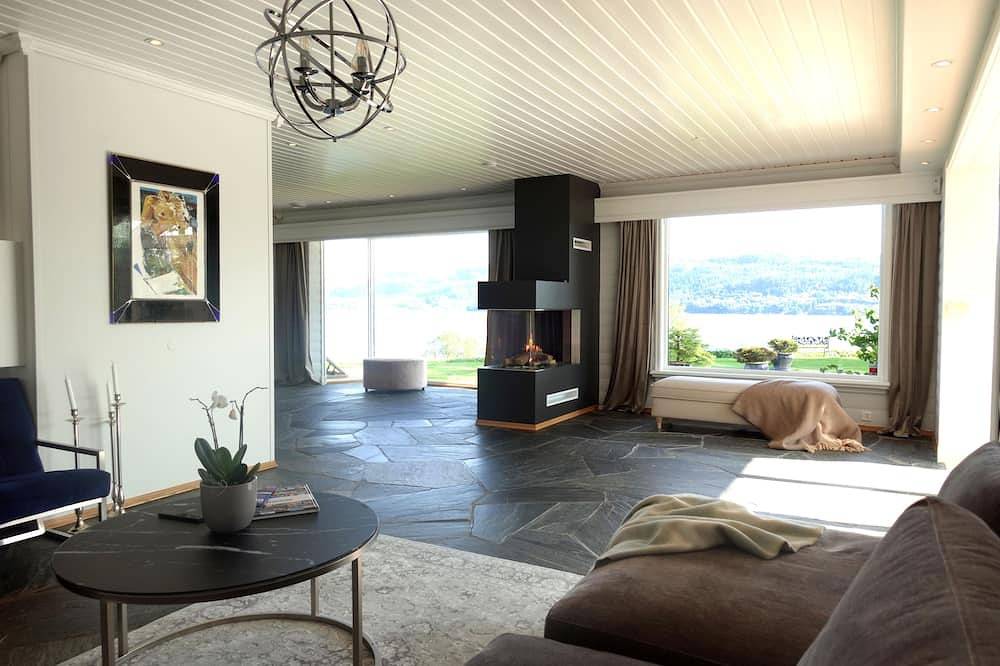 Seaside villa in the heart of Arboretum and Botanical garden with pool & sauna. in Fana, Bergen