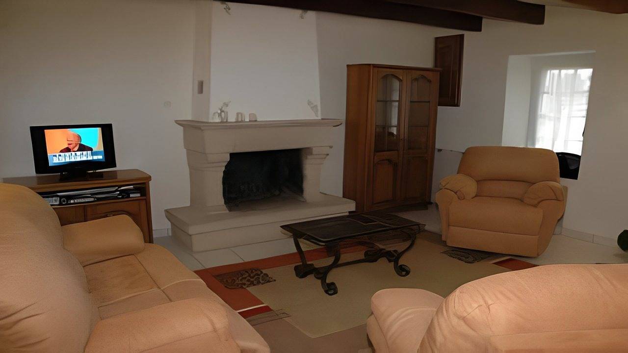 Lake Cottage in Caurel, Région de Guingamp