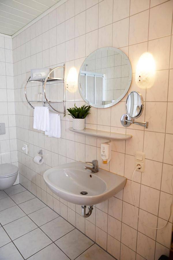 Budget Double Room in Edewecht, Ammerland