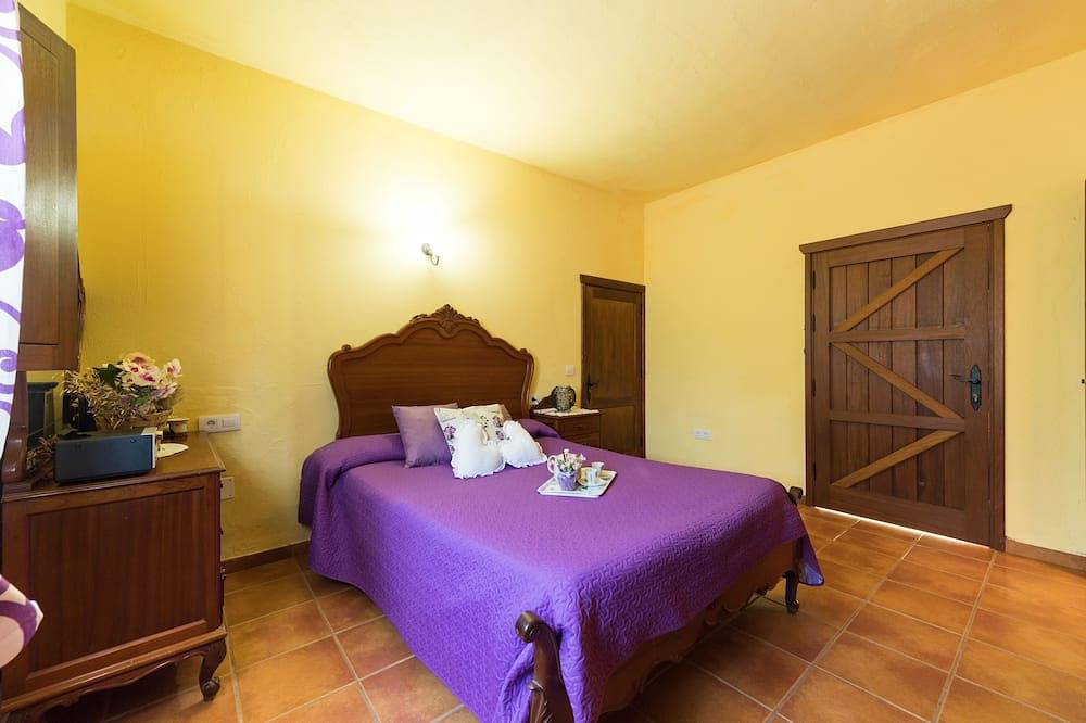 Casita con encanto en medio de la naturaleza con piscina .Ideal parejas . in Moya, Gran Canaria Norte