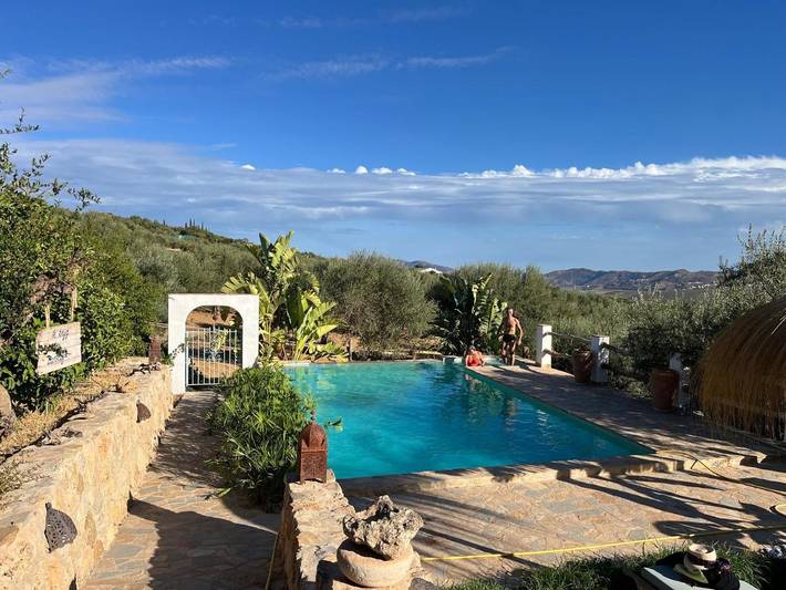 Casa rural para 2 personas, con jardín además de vistas y piscina en Periana