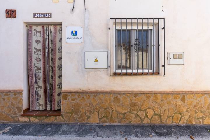 Ganze Wohnung, Ferienwohnung 'Postero' mit Bergblick, Balkon und Wi-Fi in Jerez del Marquesado, Geoparque de Granada