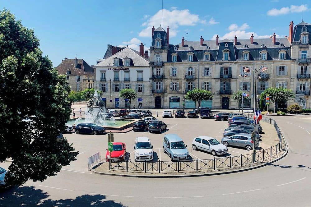 Apartamento entero, Appart Le Gatsby Coeur Centre Ville - Wi-fi- Sauna in Dole (Jura), Jura