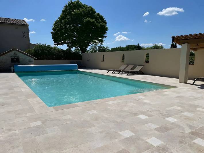 Gîte “L’Oustalet” con terrazza privata, Wi-Fi e aria condizionata in Le Garn, Nimes e dintorni