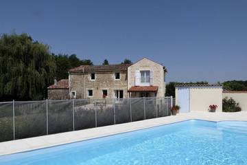 Gîte pour 7 personnes, avec jardin à Cravans