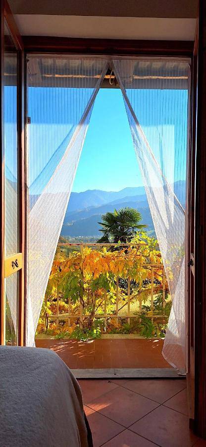 Location de vacances pour 4 personnes, avec terrasse et vue à Sanfront