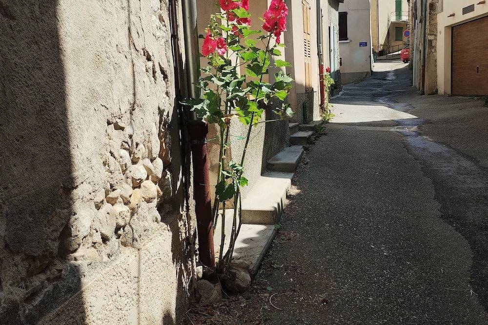 Chambre calme pour rendonneurs et autres! in Estoublon, Alpes-de-Haute-Provence