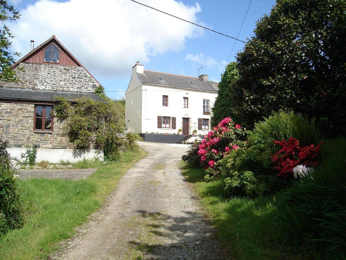 Three-Bedroom House in Saint-Ségal, Iroise