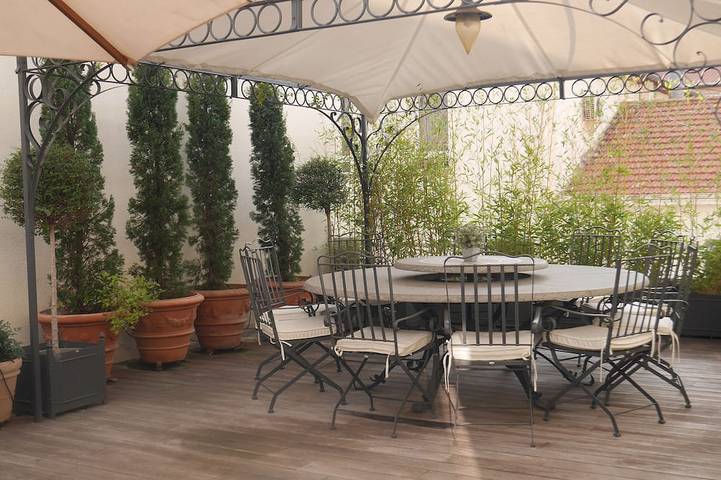 Gîte pour 11 personnes, avec jardin dans Office de Tourisme de Cannes