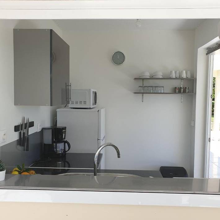 Location de vacances pour 2 personnes, avec terrasse ainsi que jardin et vue à Case-Pilote - 3