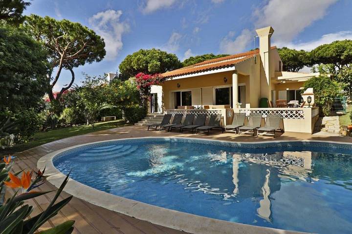 Villa para 8 pessoas, com Varanda e Terraço e ainda Jardim and Piscina em Vale do Lobo