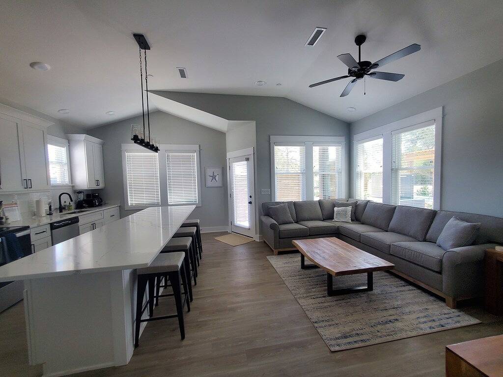 Ganze Wohnung, Walk to Corolla Village and the Beach! in Corolla, Currituck County