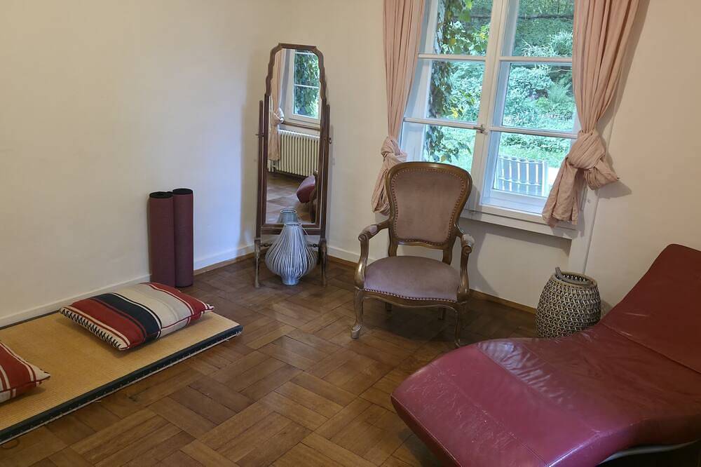 Ganze Wohnung, Gemütliche 3 Zimmer Wohnung inmitten der Natur Top of Zurich 21 Min. vom Zentrum in Zürich 55 Heuried, Zürich