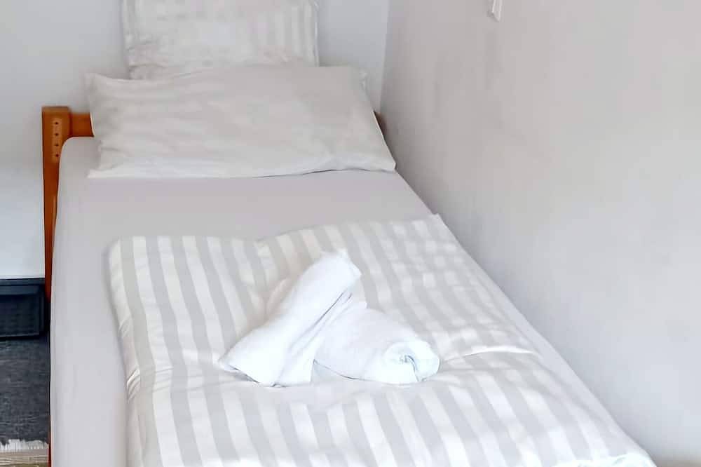 Doppelzimmer mit Dusche, Grill und Kicker im Herzen von Kreuzberg in Kreuzberg Berlin, Berlin