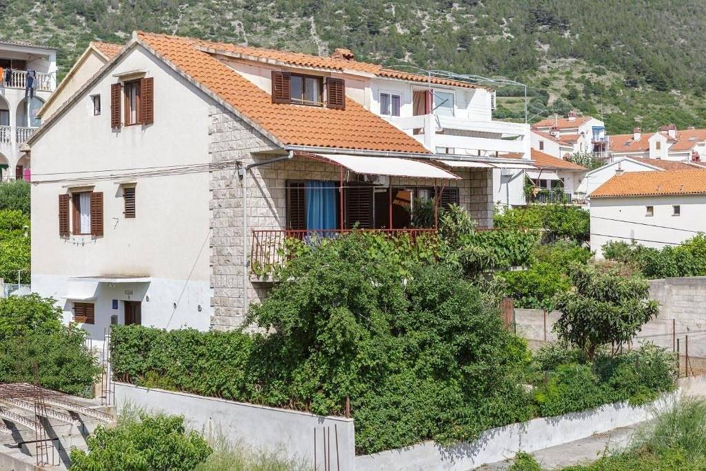 Four-bedroom house with terrace Komiža (Vis) K-25294 in Komiza, Split-Dalmatia