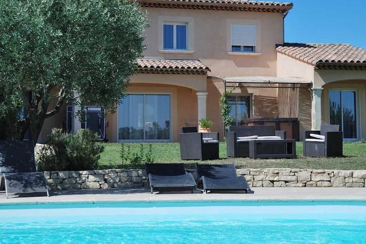 Location de vacances pour 9 personnes, avec jardin ainsi que jacuzzi et piscine, animaux acceptés à Saint-Maurice-sur-Eygues - 3