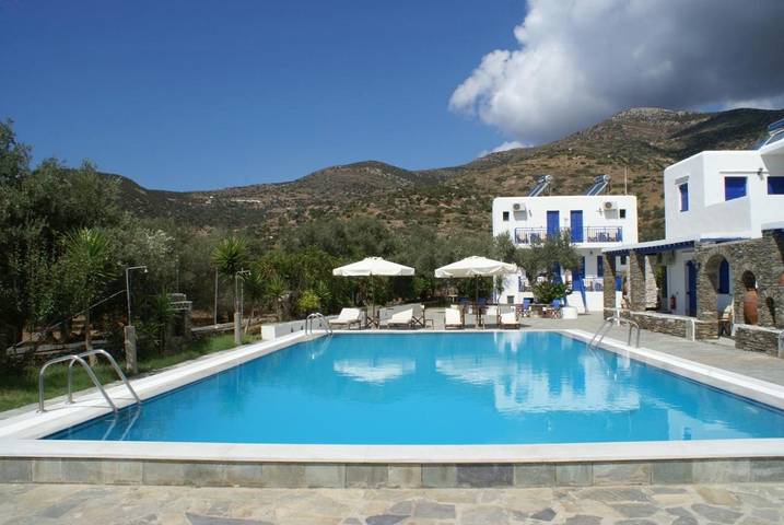 Gîte pour 2 personnes, avec piscine et jardin ainsi que terrasse et vue dans Platis Gialos Sifnos - 2