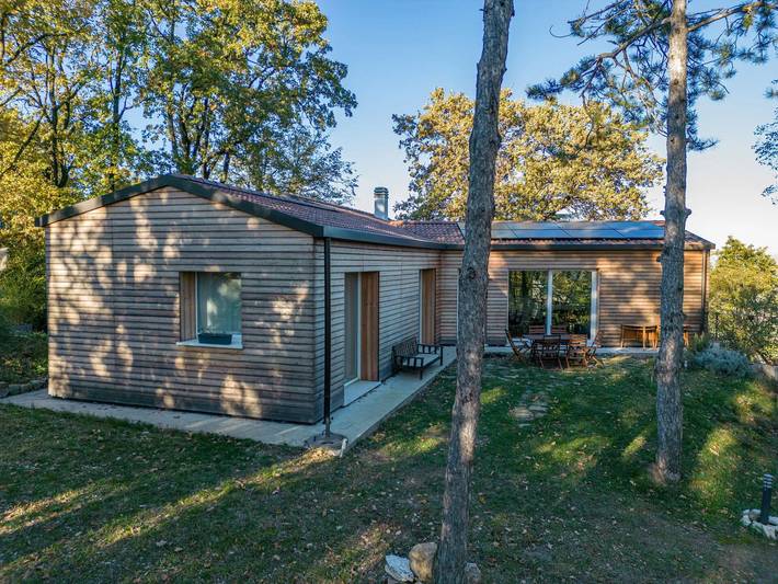 Casa vacanza per 8 persone, con balcone e idromassaggio nonché giardino in Teolo