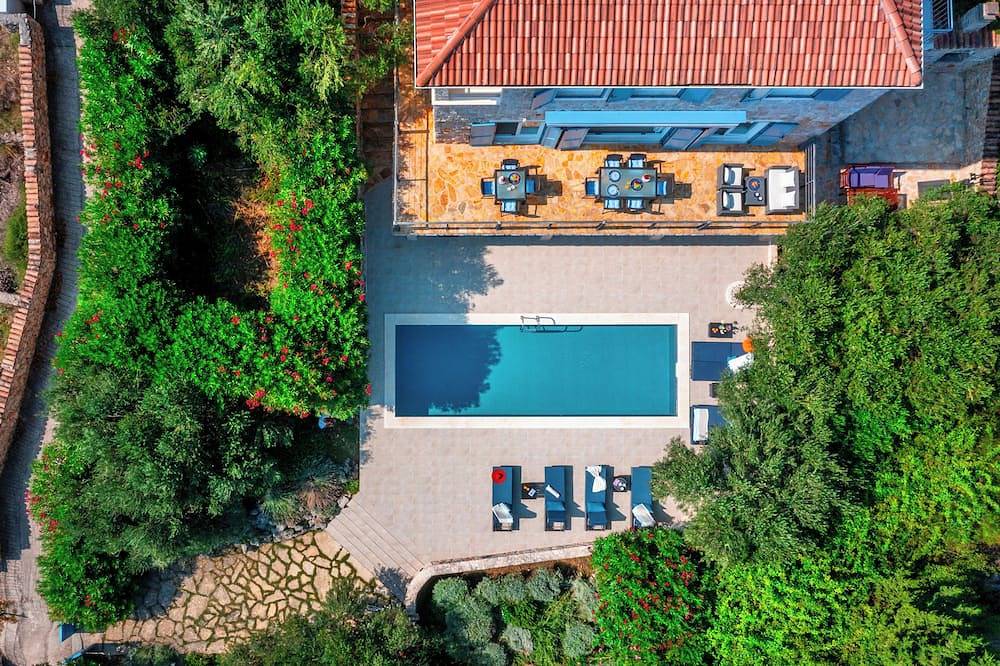 Private stone villa on the island for 10 people with pool and sea view in Prvić Luka (Kroatische Adria), Prvić Luka