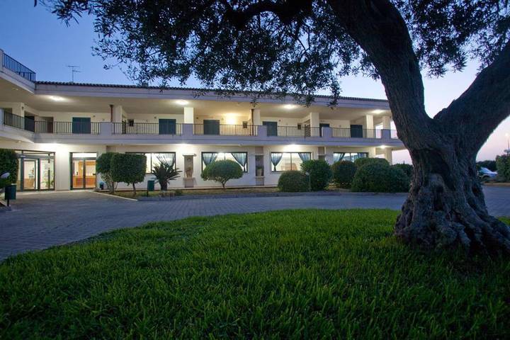 Gîte pour 3 personnes, avec bassin pour enfant ainsi que jardin et piscine, animaux acceptés à Scoglitti - 2