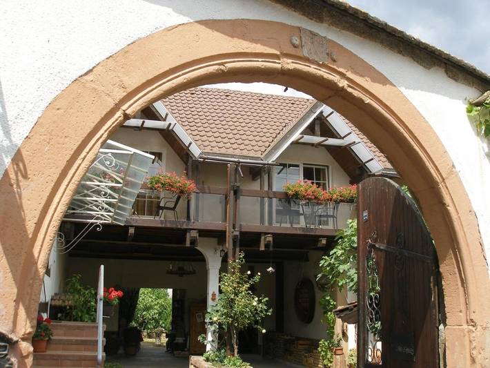 Ferienwohnung für 2 Personen, mit Balkon und Terrasse sowie Garten und Ausblick in Rhodt unter Rietburg