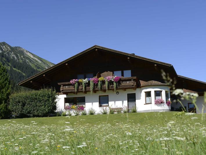 Ferienwohnung für 3 Personen, mit Balkon und Ausblick, kinderfreundlich in Tannheimer Tal - 2