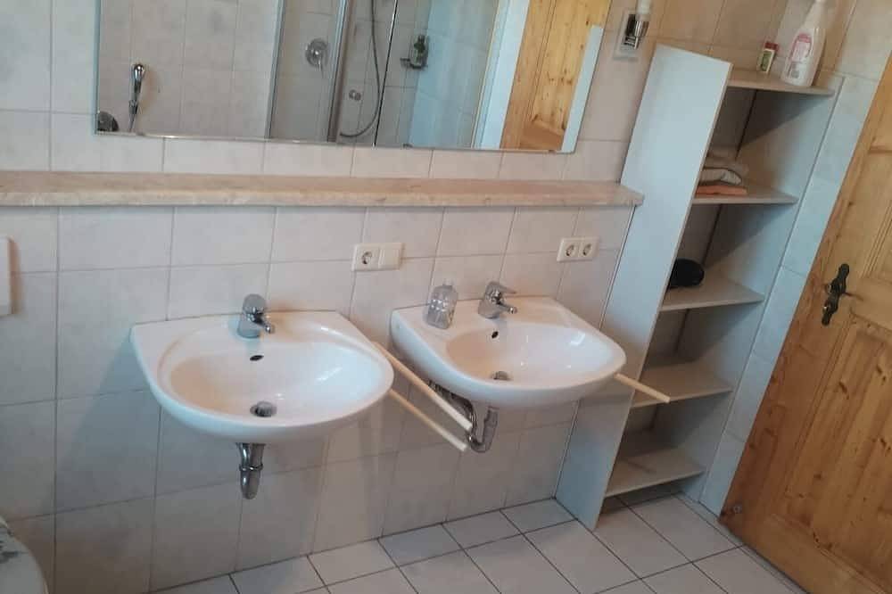 Ganze Wohnung, Ferienwohnung Rosenblüte auf Biobauernhof im schönen Oberallgäu in Altusried, Bayerisch Schwaben