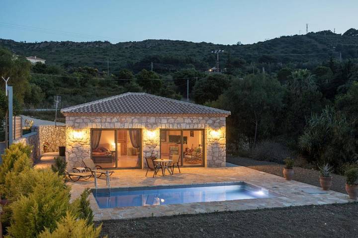Villa voor 2 personen, with uitzicht and tuin as well as zwembad, met huisdier op Zakynthos