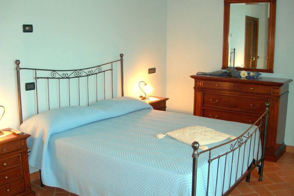 Schitterend vrijstaand vakantiehuis met Wifi, jacuzzi, privé zwembad, Tv, patio en panorama in Castelnuovo di Garfagnana, Garfagnana