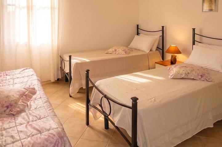 Location de vacances pour 6 personnes, avec Terrasse et Jardin dans San Giovanni Sardinia - 2