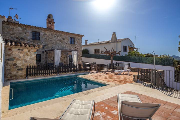 Casa de vacaciones 'Can Tarana' con vistas a la montaña, piscina privada y Wi-Fi in Santa Cristina de Aro, Costa Brava
