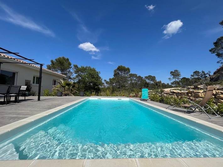 Location de vacances pour 8 personnes, avec vue et piscine ainsi que terrasse et jardin à Saint-Jean-de-Cuculles - 2