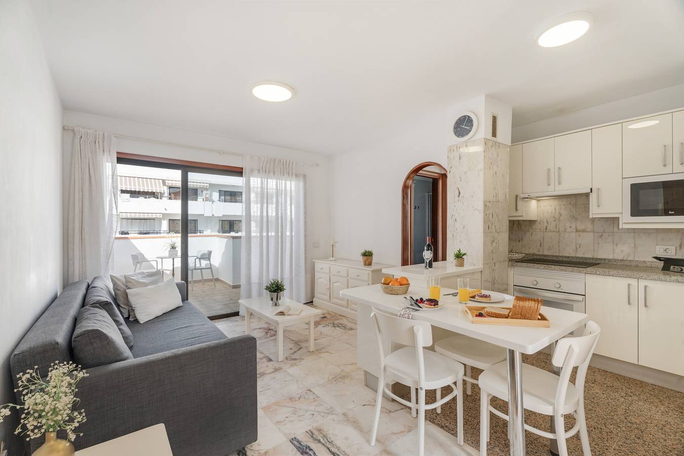 Ático Cardon Beach: Vistas a la montaña, piscina compartida y Wi-Fi in Playa de las Américas, Arona 