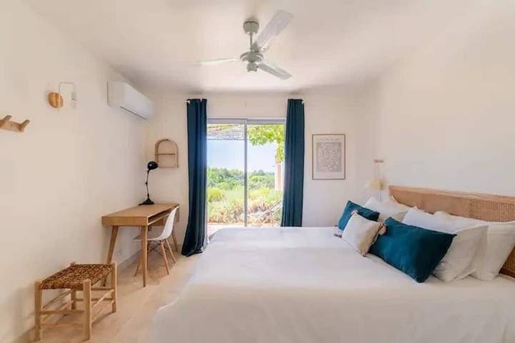 Magnífica villa, vista panorámica, piscina infinita climatizada in Goult, Parque natural regional del Luberon