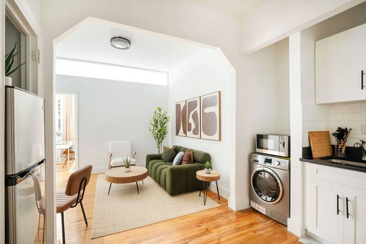 Vacation rental for 3 people, with pets in Hell's Kitchen